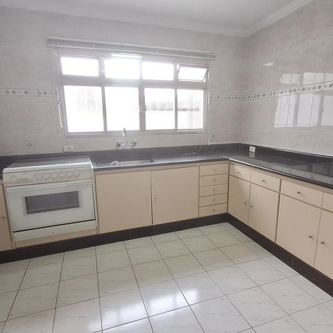 Casa para alugar com 300m², 5 quartos e 2 vagas Casa para alugar com 300m², 5 quartos e 2 vagasCozinha