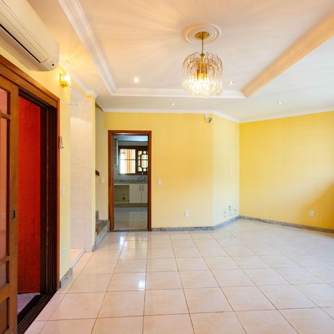 Casa para alugar com 325m², 4 quartos e 4 vagas Casa para alugar com 325m², 4 quartos e 4 vagasSala