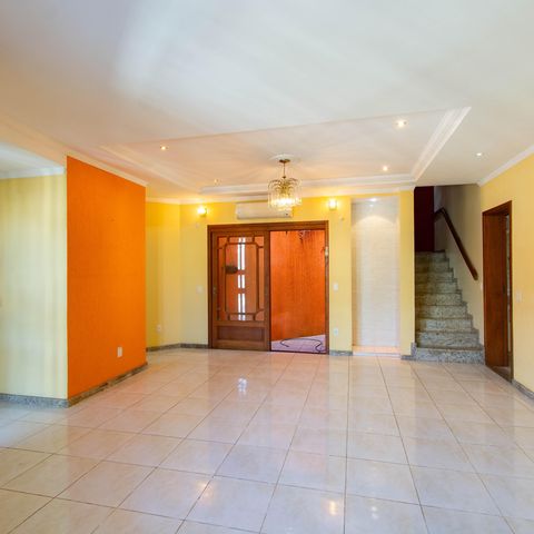 Casa para alugar com 325m², 4 quartos e 4 vagas Casa para alugar com 325m², 4 quartos e 4 vagasSala