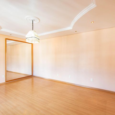 Casa para alugar com 325m², 4 quartos e 4 vagas Casa para alugar com 325m², 4 quartos e 4 vagasQuarto 2