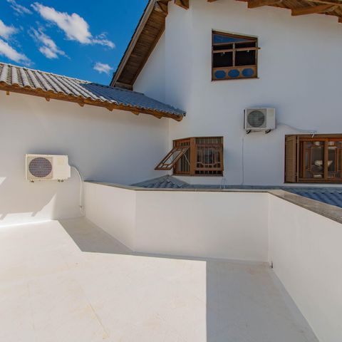 Casa para alugar com 325m², 4 quartos e 4 vagas Casa para alugar com 325m², 4 quartos e 4 vagasÁrea Externa