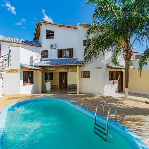 Casa para alugar com 325m², 4 quartos e 4 vagas Casa para alugar com 325m², 4 quartos e 4 vagasÁrea Externa