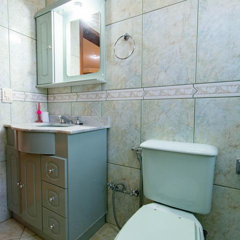 Casa para alugar com 325m², 4 quartos e 4 vagas Casa para alugar com 325m², 4 quartos e 4 vagasBanheiro Social