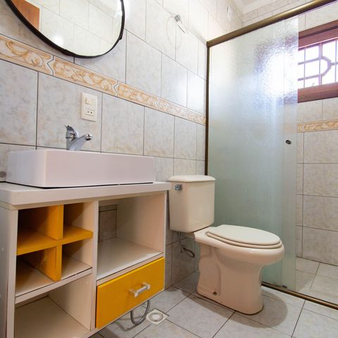 Casa para alugar com 325m², 4 quartos e 4 vagas Casa para alugar com 325m², 4 quartos e 4 vagasBanheiro Social