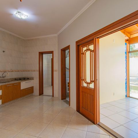 Casa para alugar com 325m², 4 quartos e 4 vagas Casa para alugar com 325m², 4 quartos e 4 vagasCozinha