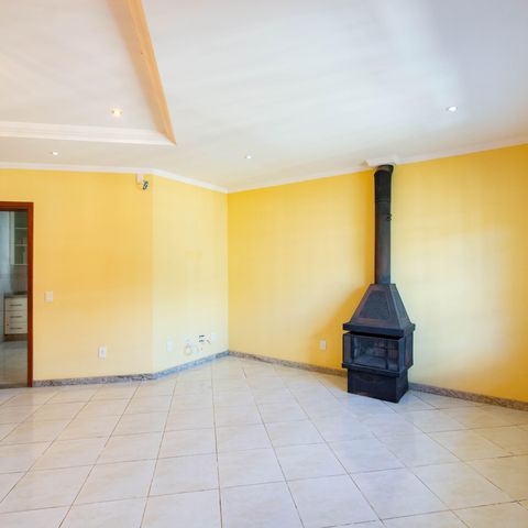 Casa para alugar com 325m², 4 quartos e 4 vagas Casa para alugar com 325m², 4 quartos e 4 vagasSala