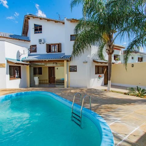 Casa para alugar com 325m², 4 quartos e 4 vagas Casa para alugar com 325m², 4 quartos e 4 vagasÁrea Externa