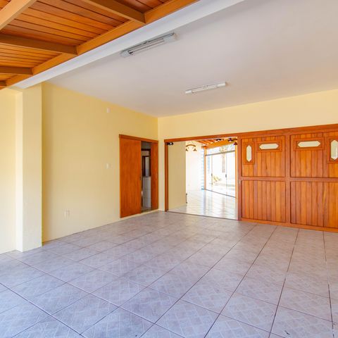 Casa para alugar com 325m², 4 quartos e 4 vagas Casa para alugar com 325m², 4 quartos e 4 vagasGaragem