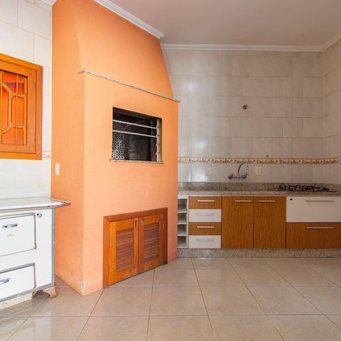 Casa para alugar com 325m², 4 quartos e 4 vagas Casa para alugar com 325m², 4 quartos e 4 vagasCozinha