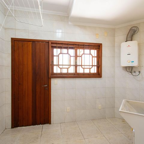 Casa para alugar com 325m², 4 quartos e 4 vagas Casa para alugar com 325m², 4 quartos e 4 vagasÁrea de Serviço