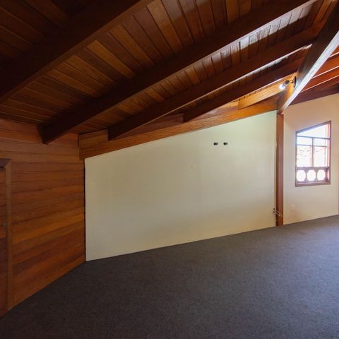 Casa para alugar com 325m², 4 quartos e 4 vagas Casa para alugar com 325m², 4 quartos e 4 vagasSótão
