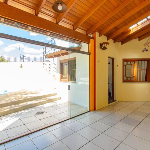 Casa para alugar com 325m², 4 quartos e 4 vagas Casa para alugar com 325m², 4 quartos e 4 vagasÁrea Externa