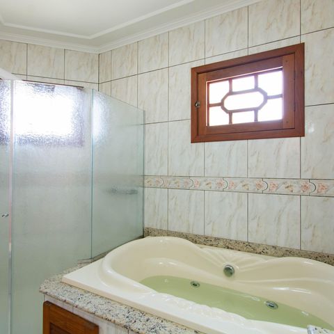 Casa para alugar com 325m², 4 quartos e 4 vagas Casa para alugar com 325m², 4 quartos e 4 vagasBanheiro da Suíte