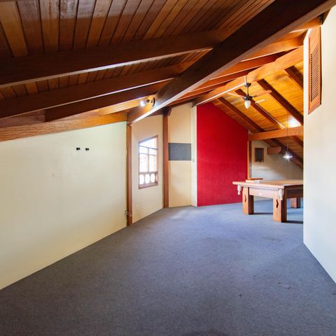 Casa para alugar com 325m², 4 quartos e 4 vagas Casa para alugar com 325m², 4 quartos e 4 vagasSótão