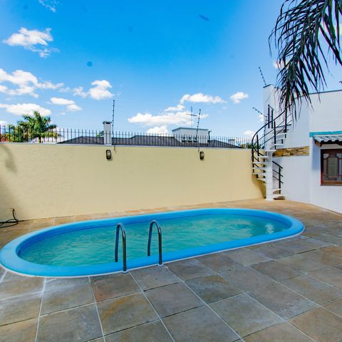 Casa para alugar com 325m², 4 quartos e 4 vagas Casa para alugar com 325m², 4 quartos e 4 vagasÁrea Externa