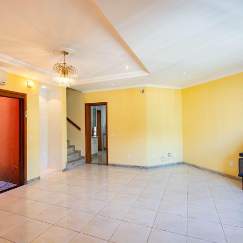 Casa para alugar com 325m², 4 quartos e 4 vagas Casa para alugar com 325m², 4 quartos e 4 vagasSala