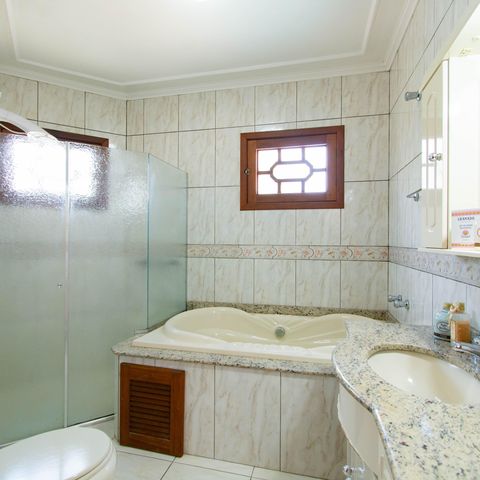 Casa para alugar com 325m², 4 quartos e 4 vagas Casa para alugar com 325m², 4 quartos e 4 vagasBanheiro da Suíte