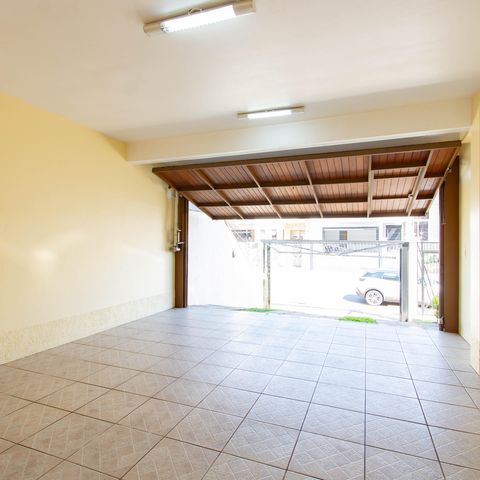 Casa para alugar com 325m², 4 quartos e 4 vagas Casa para alugar com 325m², 4 quartos e 4 vagasGaragem