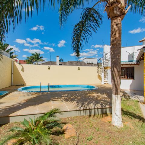 Casa para alugar com 325m², 4 quartos e 4 vagas Casa para alugar com 325m², 4 quartos e 4 vagasÁrea Externa