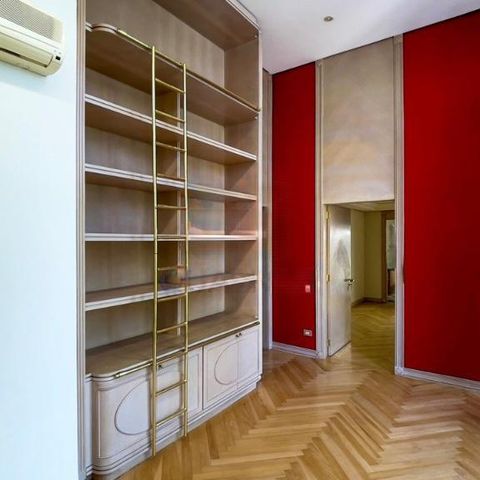 Casa à venda com 740m², 4 quartos e 6 vagas