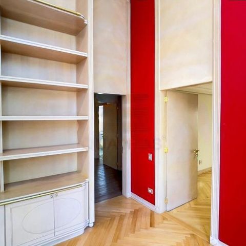 Casa à venda com 740m², 4 quartos e 6 vagas