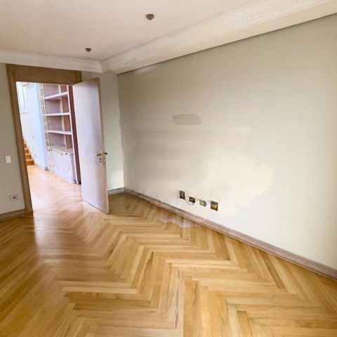 Casa à venda com 740m², 4 quartos e 6 vagas