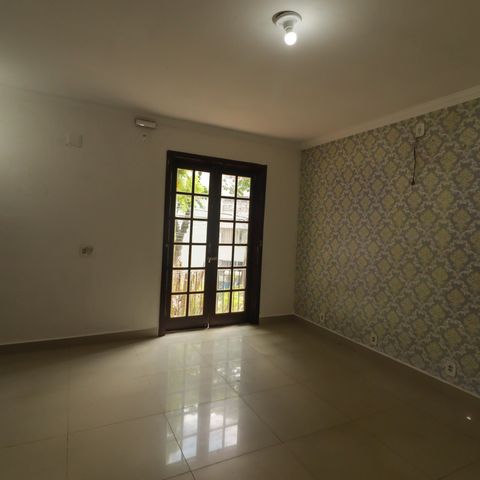 Casa à venda com 270m², 3 quartos e 4 vagas Casa à venda com 270m², 3 quartos e 4 vagasSala