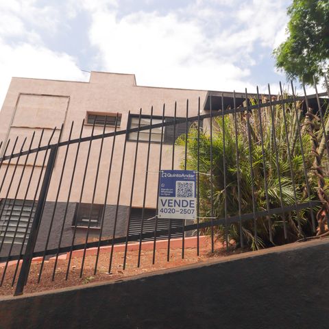 Casa à venda com 270m², 3 quartos e 4 vagas Casa à venda com 270m², 3 quartos e 4 vagasPlaca