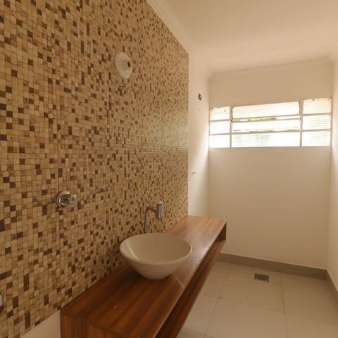 Casa à venda com 270m², 3 quartos e 4 vagas Casa à venda com 270m², 3 quartos e 4 vagasBanheiro Social