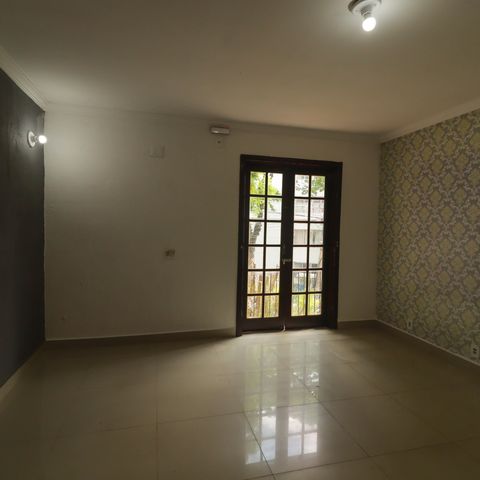 Casa à venda com 270m², 3 quartos e 4 vagas Casa à venda com 270m², 3 quartos e 4 vagasSala