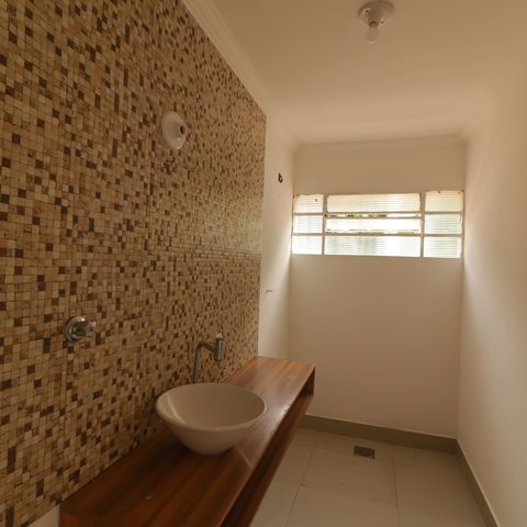 Casa à venda com 270m², 3 quartos e 4 vagas Casa à venda com 270m², 3 quartos e 4 vagasBanheiro Social