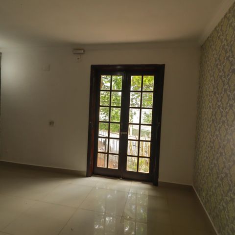 Casa à venda com 270m², 3 quartos e 4 vagas Casa à venda com 270m², 3 quartos e 4 vagasSala