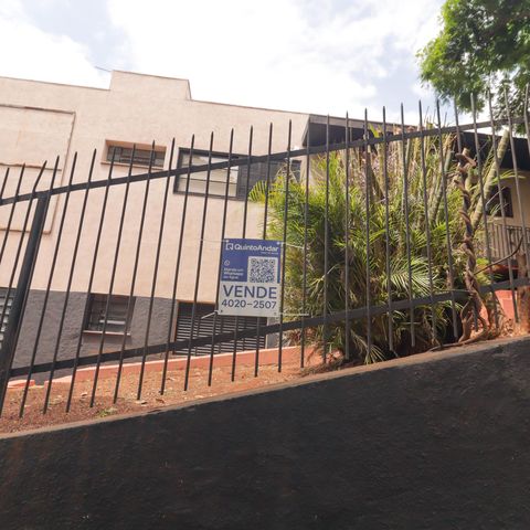 Casa à venda com 270m², 3 quartos e 4 vagas Casa à venda com 270m², 3 quartos e 4 vagasPlaca