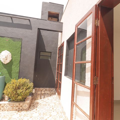 Casa à venda com 270m², 3 quartos e 4 vagas Casa à venda com 270m², 3 quartos e 4 vagasVaranda do Quarto