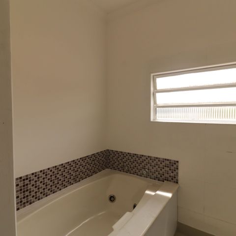 Casa à venda com 270m², 3 quartos e 4 vagas Casa à venda com 270m², 3 quartos e 4 vagasBanheiro da Suíte