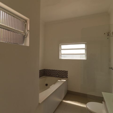 Casa à venda com 270m², 3 quartos e 4 vagas Casa à venda com 270m², 3 quartos e 4 vagasBanheiro da Suíte