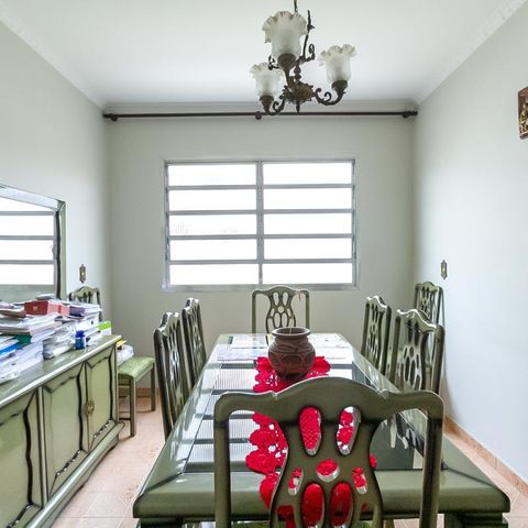 Casa à venda com 255m², 3 quartos e 4 vagas Casa à venda com 255m², 3 quartos e 4 vagasCopa