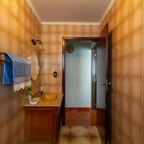 Casa à venda com 255m², 3 quartos e 4 vagas Casa à venda com 255m², 3 quartos e 4 vagasBanheiro Social 2