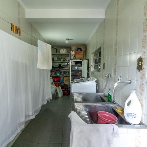 Casa à venda com 255m², 3 quartos e 4 vagas Casa à venda com 255m², 3 quartos e 4 vagasÁrea de Serviço