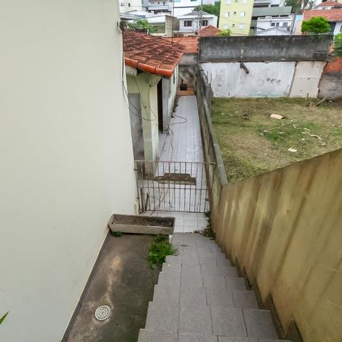 Casa à venda com 255m², 3 quartos e 4 vagas Casa à venda com 255m², 3 quartos e 4 vagasEscada