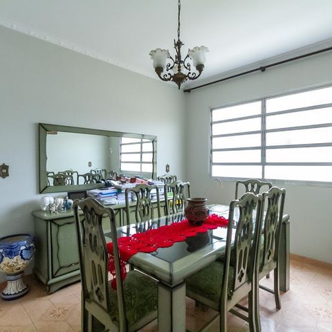Casa à venda com 255m², 3 quartos e 4 vagas Casa à venda com 255m², 3 quartos e 4 vagasCopa
