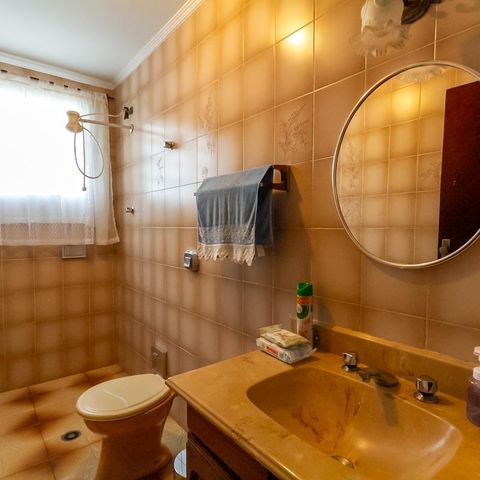 Casa à venda com 255m², 3 quartos e 4 vagas Casa à venda com 255m², 3 quartos e 4 vagasBanheiro Social 2