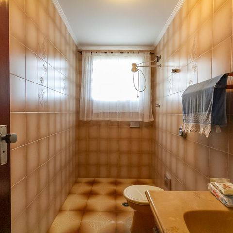 Casa à venda com 255m², 3 quartos e 4 vagas Casa à venda com 255m², 3 quartos e 4 vagasBanheiro Social 2
