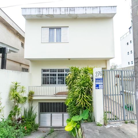 Casa à venda com 255m², 3 quartos e 4 vagas Casa à venda com 255m², 3 quartos e 4 vagasFachada