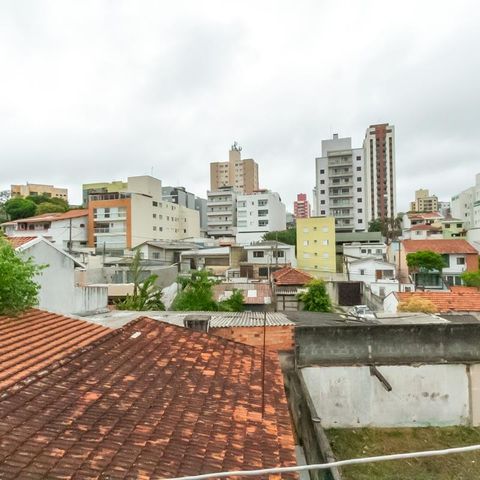 Casa à venda com 255m², 3 quartos e 4 vagas Casa à venda com 255m², 3 quartos e 4 vagasVista do Corredor Lateral