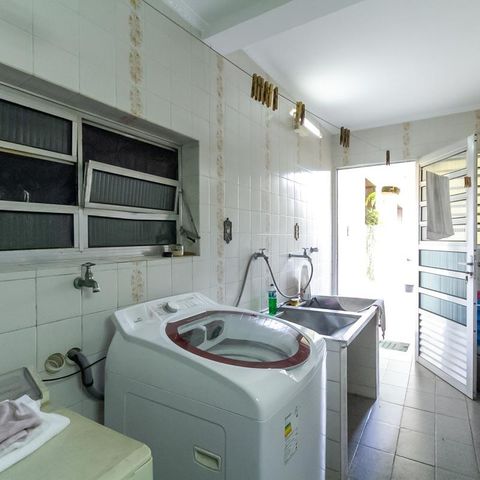 Casa à venda com 255m², 3 quartos e 4 vagas Casa à venda com 255m², 3 quartos e 4 vagasÁrea de Serviço