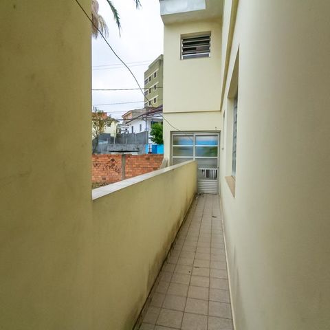 Casa à venda com 255m², 3 quartos e 4 vagas Casa à venda com 255m², 3 quartos e 4 vagasCorredor Lateral