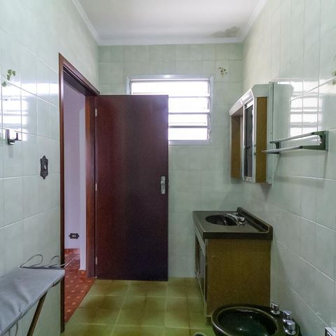 Casa à venda com 255m², 3 quartos e 4 vagas Casa à venda com 255m², 3 quartos e 4 vagasBanheiro da Suíte