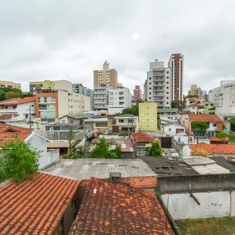 Casa à venda com 255m², 3 quartos e 4 vagas Casa à venda com 255m², 3 quartos e 4 vagasVista do Quarto 2
