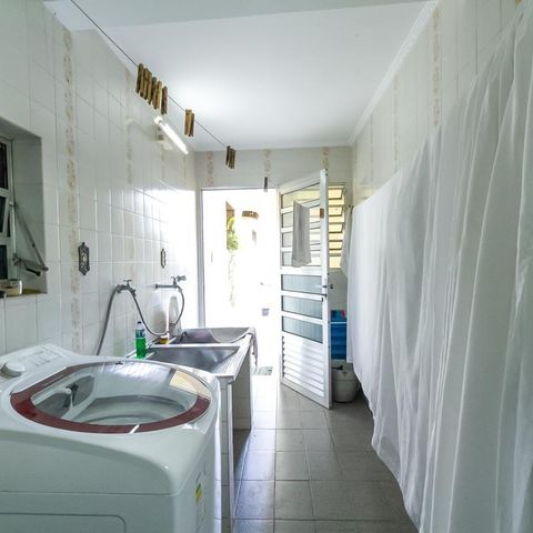 Casa à venda com 255m², 3 quartos e 4 vagas Casa à venda com 255m², 3 quartos e 4 vagasÁrea de Serviço